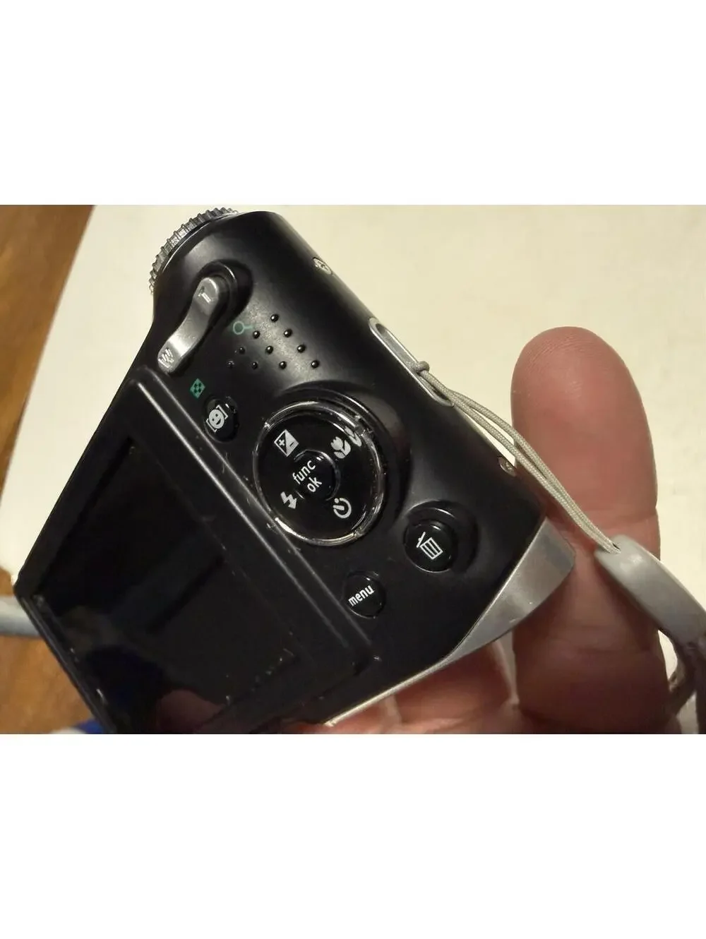 General Electric GE A735 Digital Camera. 7 Megapixel. ( Crack Screen, Parts Only